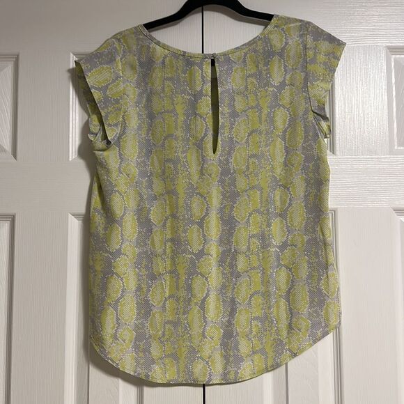 JOIE Women’s Grey & Green Geometric Print Short-sleeve Blouse Size S - Picture 5 of 5